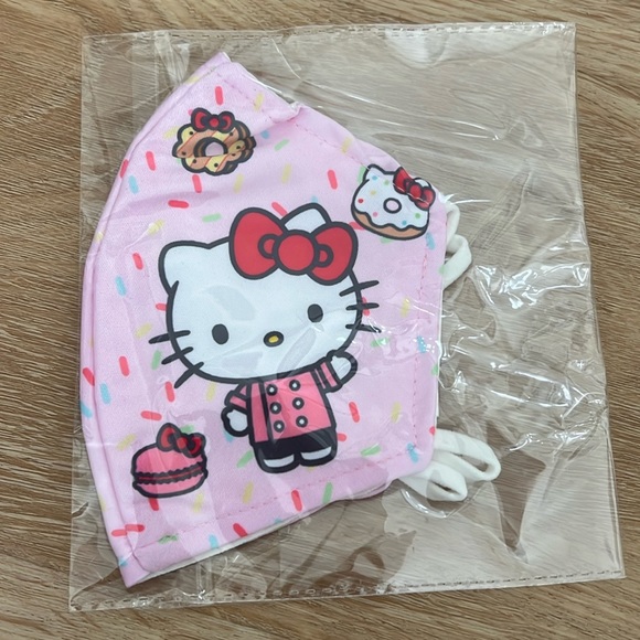 Hello Kitty Cafe Face Mask - Picture 1 of 2